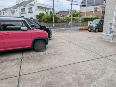 【駐車場】 | ．Ｓ