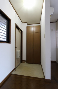 カーメラ冨田の玄関