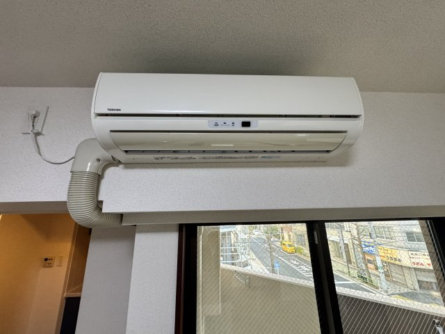 フェニックス新橋弐番館の設備|室内にはエアコンを設置。入居後の初期費用を抑えやすく、季節を問わず室温調整に活用できます。毎日の暮らしを快適に整えたい方にも嬉しい設備です。