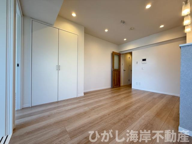 ドラゴンマンション湘南辻堂壱番館の居間・リビング|新規リフォーム完了！　12帖　LDK