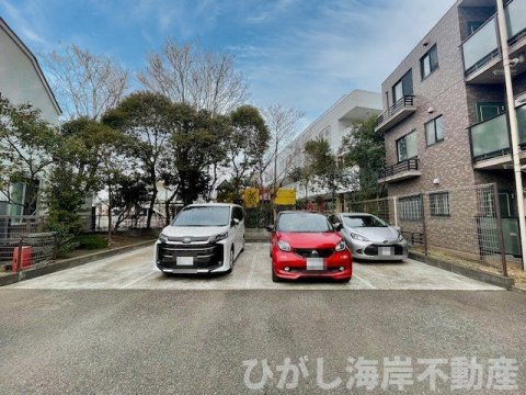 ドラゴンマンション湘南辻堂壱番館の駐車場|敷地内駐車場