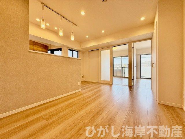 ドラゴンマンション湘南辻堂壱番館の居間・リビング|新規リフォーム完了！　12帖　LDK