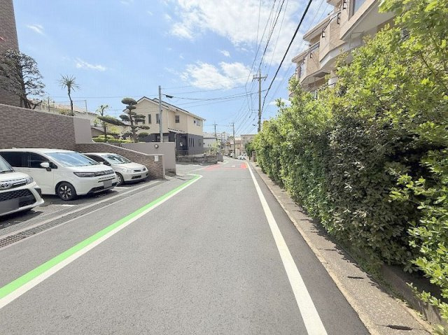 【その他】 | コーラルハイツ朝霞 | 2026年4月16日撮影/前面道路の様子