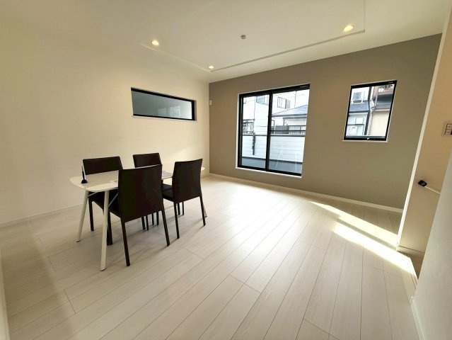 西京極河原町【10区画】の居間・リビング