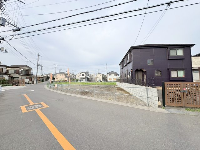 鶴ヶ島市中新田　建築条件なし売地　東武越生線『一本松駅』徒歩4分　【新町小学区】の前面道路含む現地写真