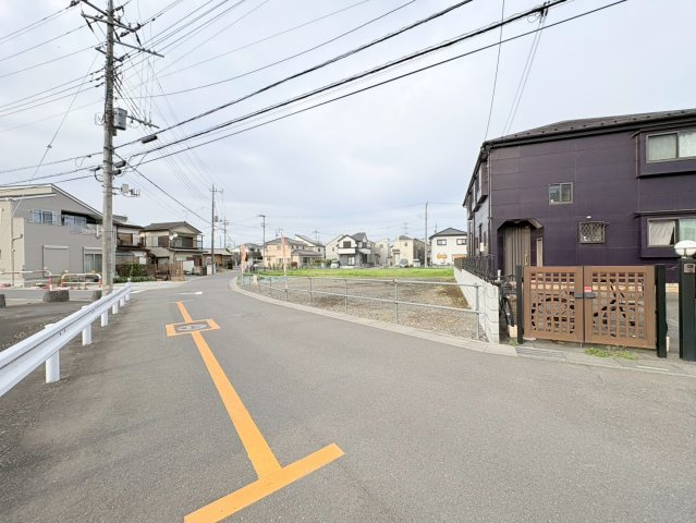 鶴ヶ島市中新田　建築条件なし売地　東武越生線『一本松駅』徒歩4分　【新町小学区】の前面道路含む現地写真
