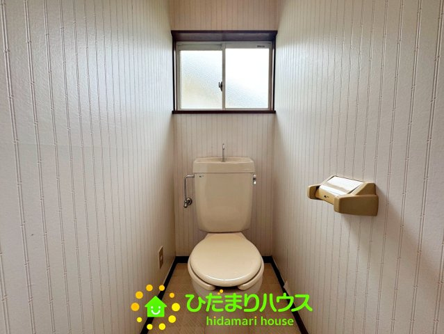 加須市柳生　中古一戸建てのトイレ