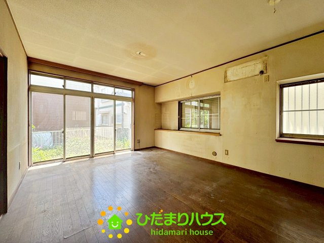 加須市柳生　中古一戸建ての居間・リビング