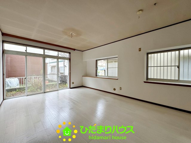 加須市柳生　中古一戸建ての居間・リビング