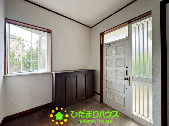 加須市柳生　中古一戸建ての玄関