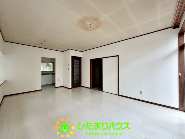加須市柳生　中古一戸建ての居間・リビング