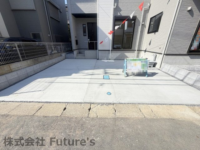 三郷市後谷　新築戸建　全1棟の駐車場|家族の車＋来客用にも便利な並列2台駐車