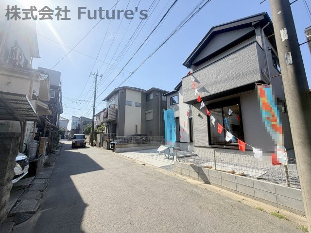 三郷市後谷　新築戸建　全1棟の前面道路含む現地写真|前面道路含む現地写真です。