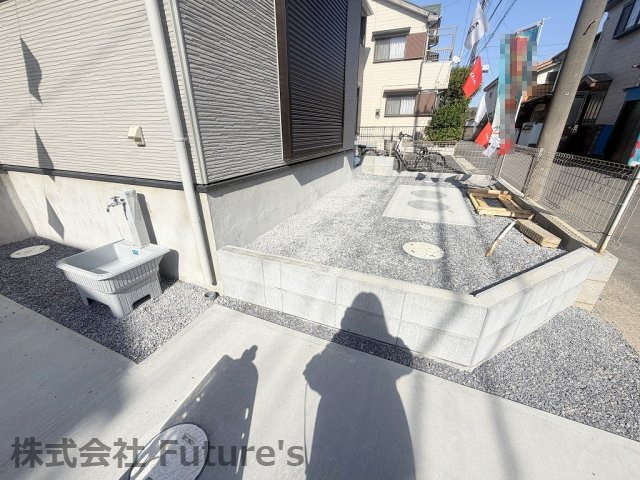 三郷市後谷　新築戸建　全1棟の庭|外水栓・専用庭付きです