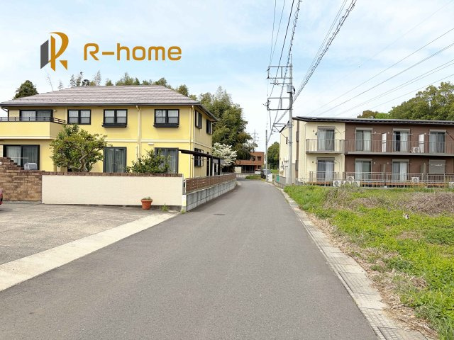 つくば市要4期　新築戸建て　1号棟の前面道路含む現地写真|『今から見たい！』大歓迎です♪
お気軽にＲ－ｈomeまでお問い合わせください。