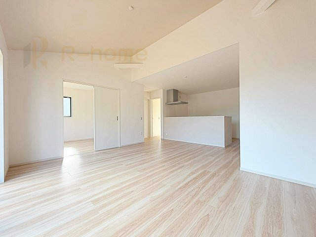 つくば市要4期　新築戸建て　1号棟の居間・リビング|広々としたLDK♪充分な広さがあり、ご家族でインテリアのレイアウトを考えるのも楽しみですね！