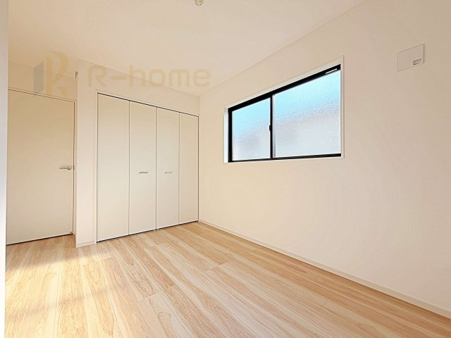 つくば市要4期　新築戸建て　1号棟の洋室|どんな部屋家具も合わせやすいシンプルな洋室！
たっぷりの日差しと心地よい風が舞い込む住まい♪