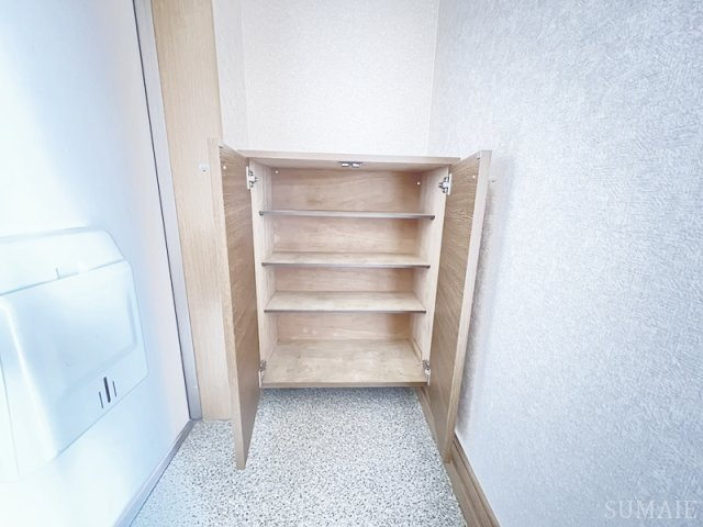 江戸川区北小岩２丁目のアパートの収納|玄関まわりをすっきり保てるシューズボックス☆