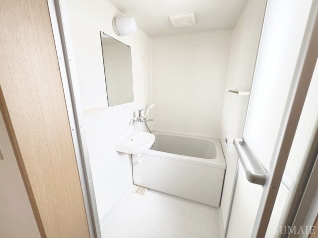 江戸川区北小岩２丁目のアパートの浴室|日々の暮らしに欠かせないお風呂です。