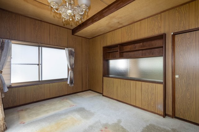 中古戸建　倉庫付　たつの市龍野町島田の居間・リビング|カウンターが有るリビング