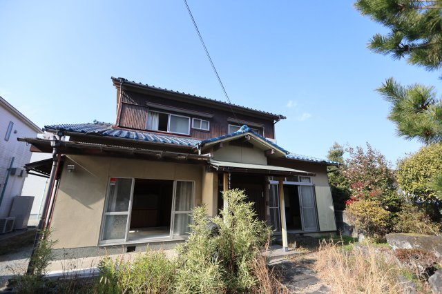 中古戸建　倉庫付　たつの市龍野町島田の外観|建物外観を気になさる方へ、見た目の良い物件です