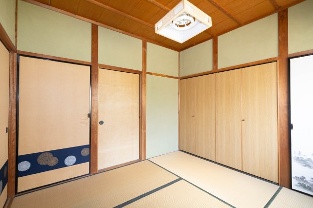 中古戸建　倉庫付　たつの市龍野町島田の和室|収納も有る和室