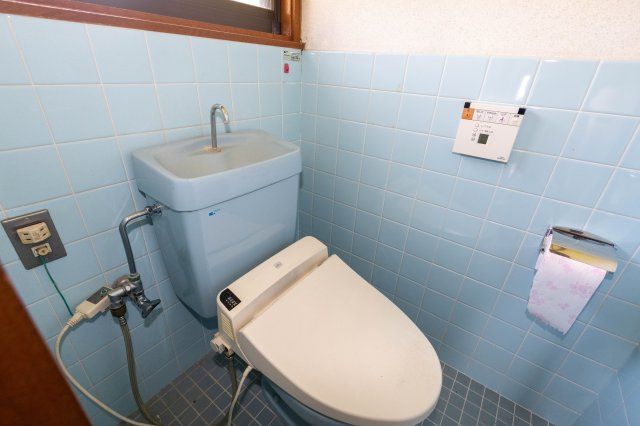 中古戸建　倉庫付　たつの市龍野町島田のトイレ|ウオシュレットが有るトイレ