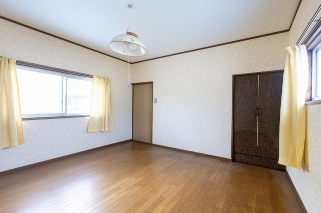 中古戸建　倉庫付　たつの市龍野町島田の洋室|コンパクトで使いやすい洋室です
