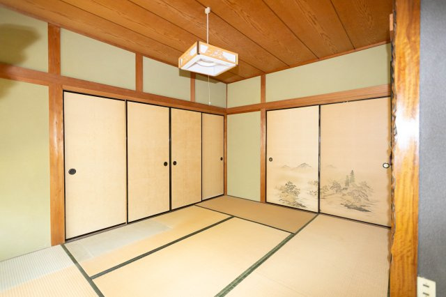 中古戸建　倉庫付　たつの市龍野町島田の和室|広々とした座敷