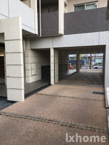 アクトタレイア茨木駅前の駐車場|駐車場に車を止められます