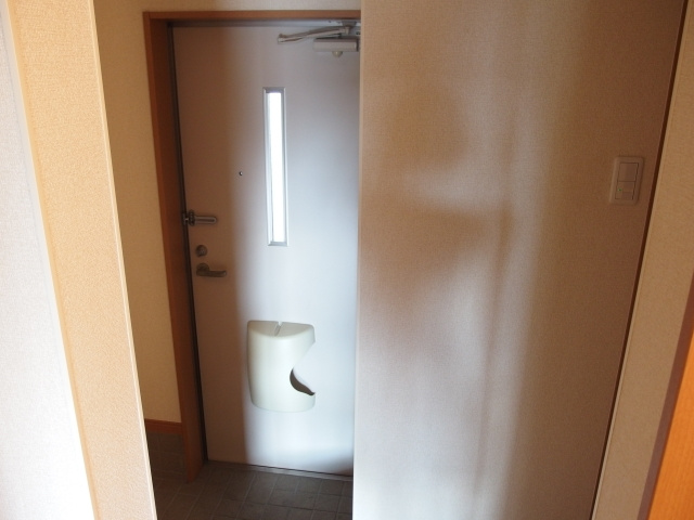 岡崎市宮地町字北浦のテラスの玄関