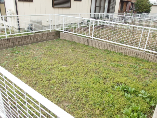 岡崎市宮地町字北浦のテラスの庭