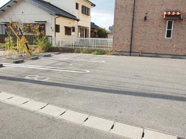 岡崎市宮地町字北浦のテラスの駐車場