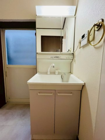 城東区鴫野西１丁目中古戸建の独立洗面台