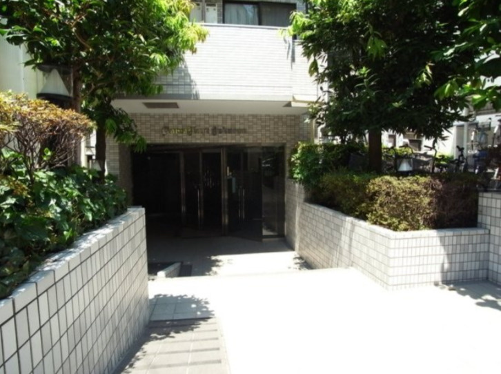ライオンズプラザ白山のエントランス