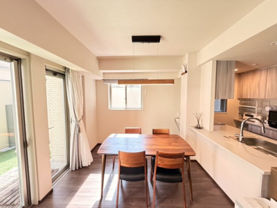 【居間・リビング】 | ワコーレ深江北町Sails | 令和５年2月築、築浅の住まい。阪神深江駅徒歩2分、生活施設が近隣にあり大変便利な立地！