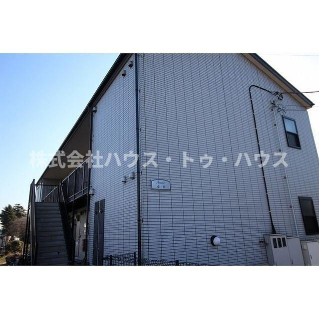 アムール 右京のエントランス