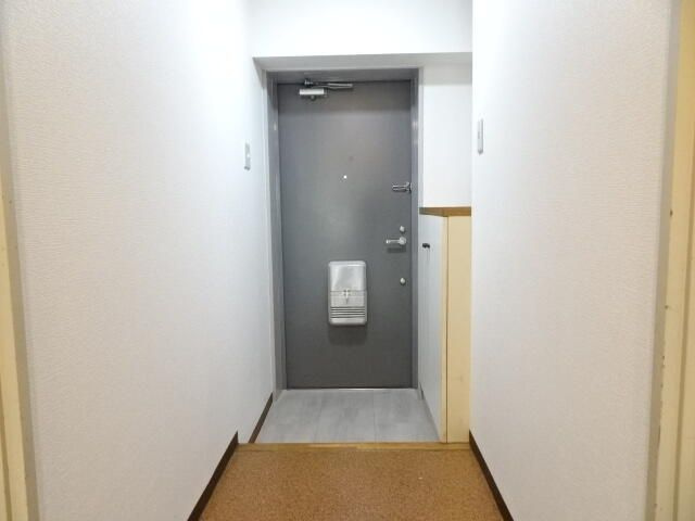ジュネパレス横浜第一の玄関