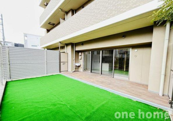 プレサンスロジェ神崎川の庭|◆広々とした専用庭がございます！ガーデニングや家庭菜園を楽しめそうですね！