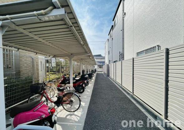 プレサンスロジェ神崎川の駐輪場|◆自転車置場は屋根付きで雨風にさらされる心配がありません！最新の空き状況など、詳細につきましてはお気軽にお問い合わせください！