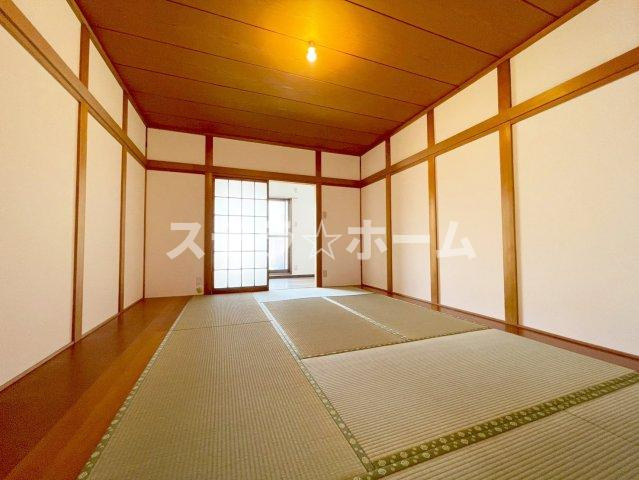 清水2 中古戸建の和室|落ち着いた雰囲気の和室付きです