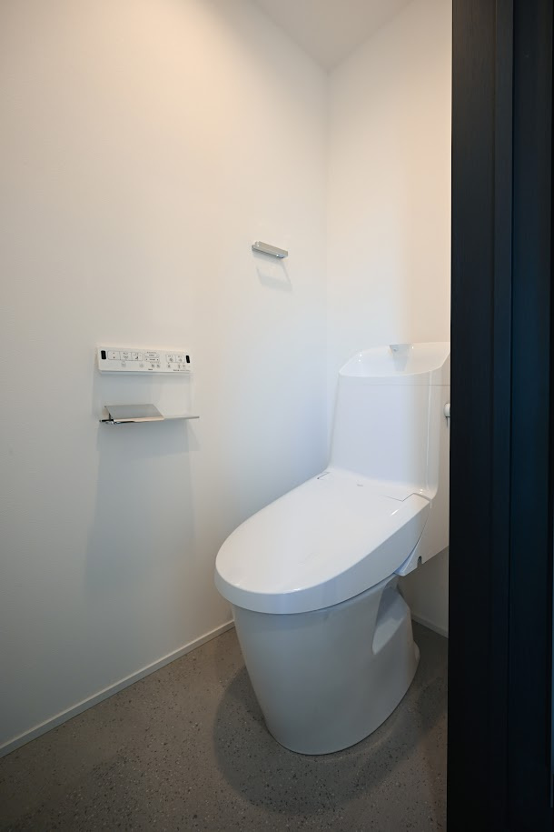 千石二丁目戸建てのトイレ|清潔感のあるトイレです