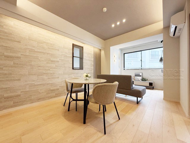 【居間・リビング】 | アイリス大森シティ | 広くスペースをとってあるLDK。この空間に、どのように家具を配置していくのかを考えるのが、住宅購入時のなによりの楽しみです。～即日のご見学可能～　お問合せはお気軽にどうぞ。
