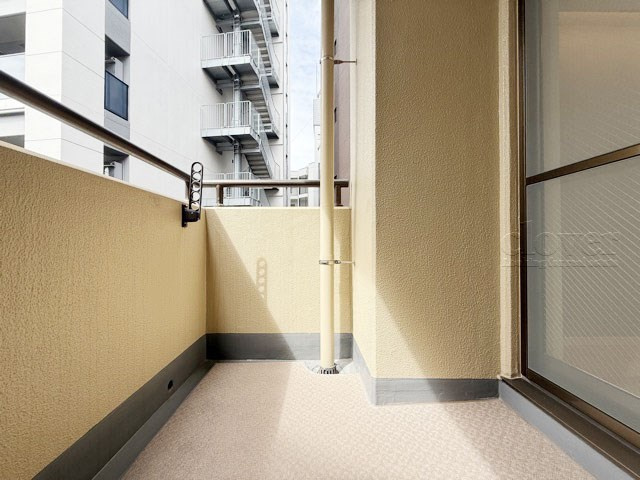 【バルコニー】 | アイリス大森シティ | バルコニーの様子。ここからの眺めが、日々のストレスを発散してくれることでしょう。ちなみにバルコニーは専有部分ではなく「共用部分」の扱いです。～即日のご見学可能～　お問合せはお気軽にどうぞ。
