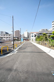 【前面道路含む現地写真】
