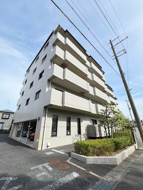 クリスタルの外観