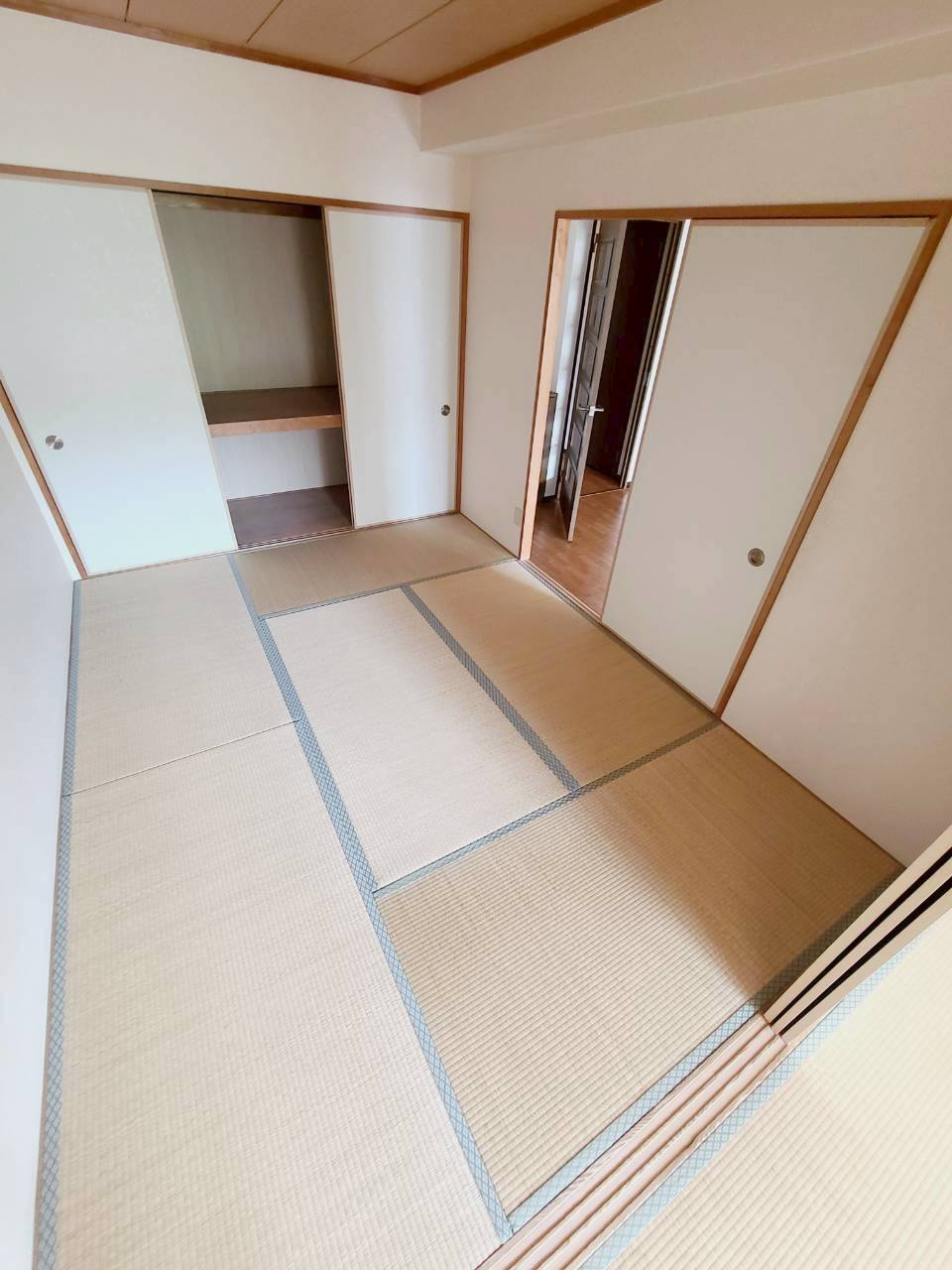 クリスタルの和室