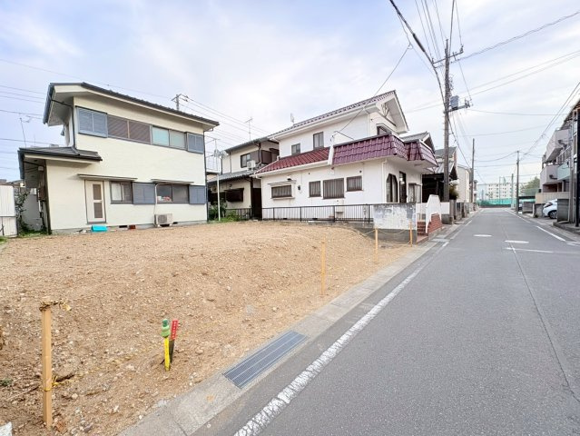坂戸市千代田1丁目　建築条件なし売地　東武東上線『若葉駅』徒歩13分　【千代田小学区】の前面道路含む現地写真