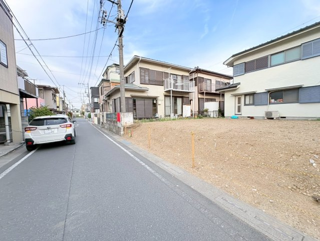 坂戸市千代田1丁目　建築条件なし売地　東武東上線『若葉駅』徒歩13分　【千代田小学区】の前面道路含む現地写真