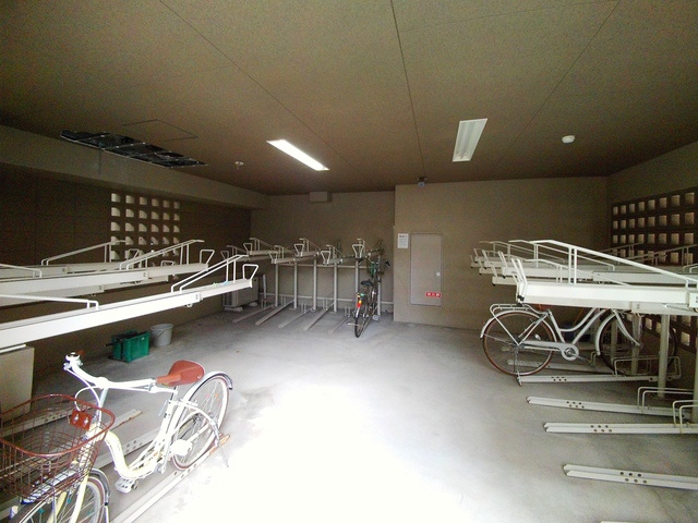 ダイドーメゾン神戸六甲の駐車場